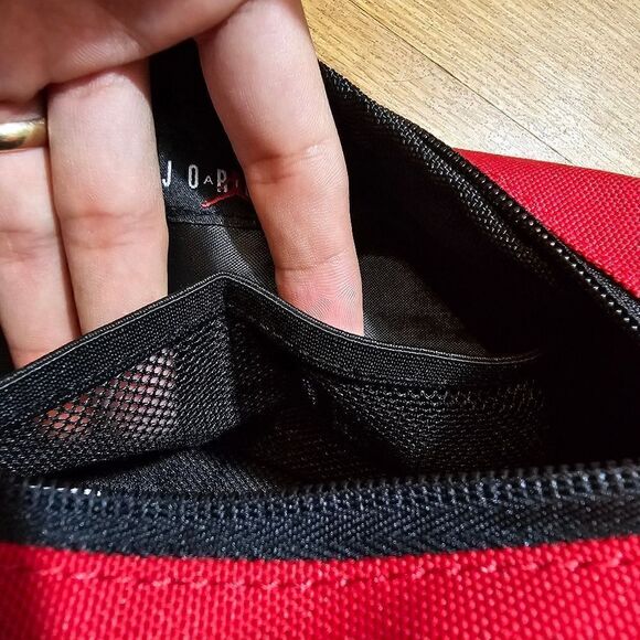 Air Jordan 1 3 4 5 6 11 Travel Toiletry Bag Bred Black Zippers Pockets Carry On - Picture 4 of 7
